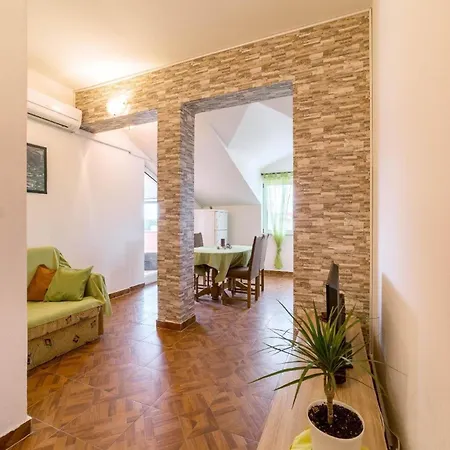 Fuer 3 Personen Ca 35 Qm In Srima, Dalmatien Norddalmatien * Srima