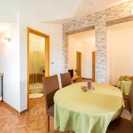 Daire Fuer 3 Personen Ca 35 Qm In Srima, Dalmatien Norddalmatien