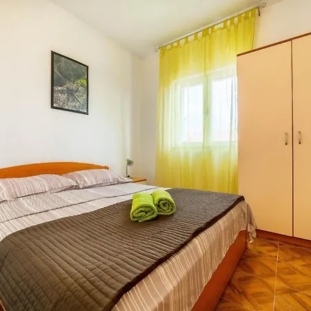 Fuer 3 Personen Ca 35 Qm In Srima, Dalmatien Norddalmatien *
